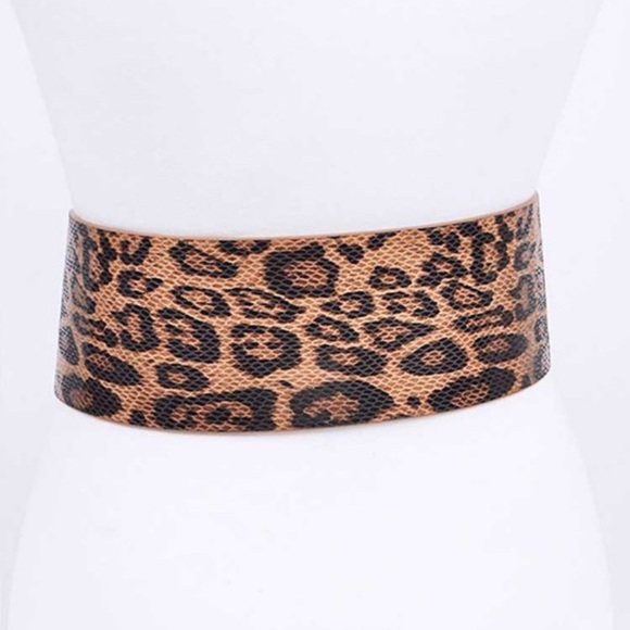 Oversized Resin Leopard Statement Belt with Tortoise buckle - Picture 3 of 6